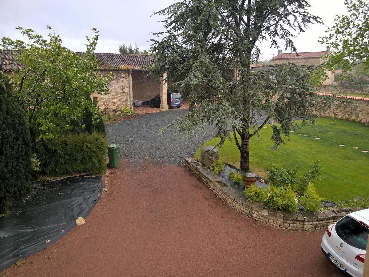 مبيت وإفطار Saint-Pompain Entre Marais Et Gatine المظهر الخارجي الصورة